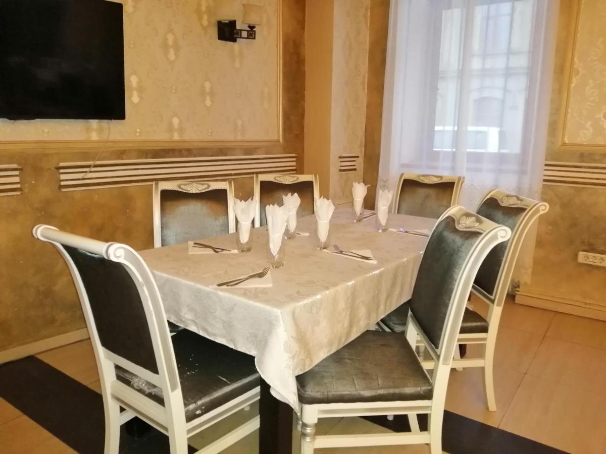 Hotel Cosmin 阿拉德 外观 照片